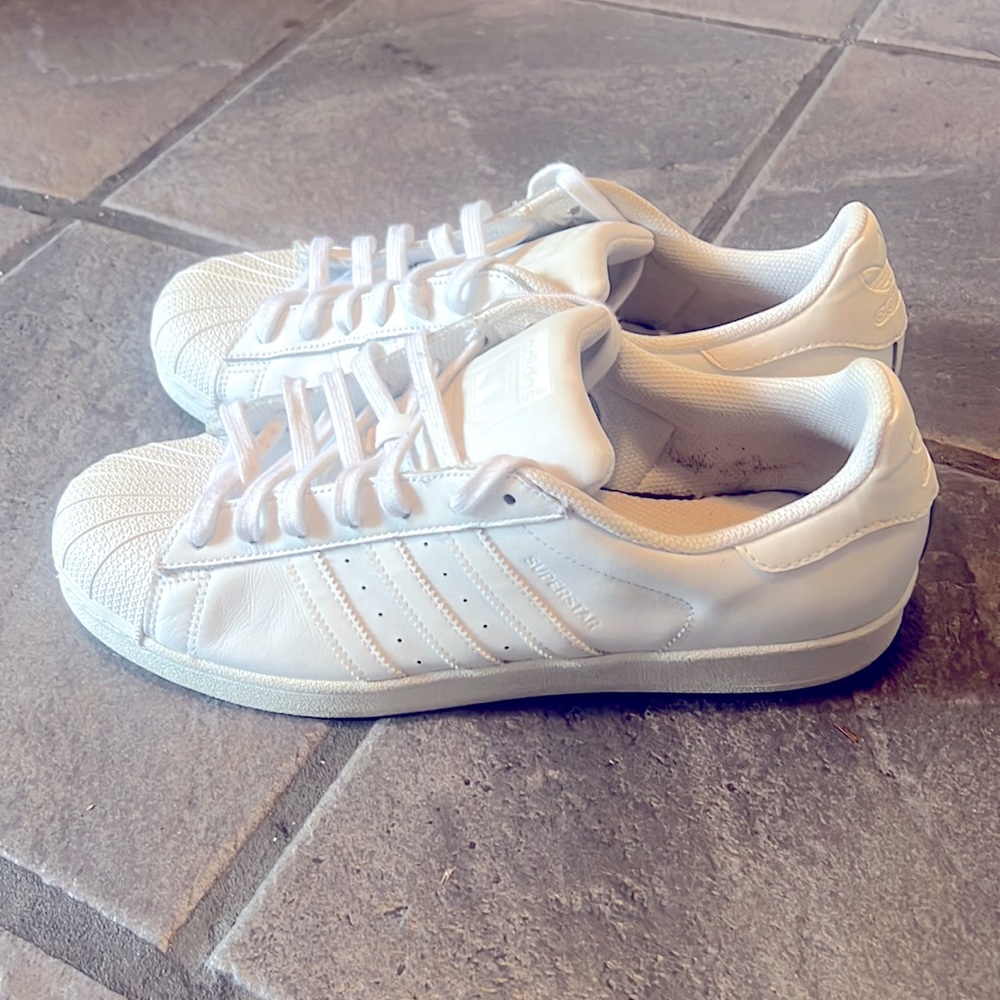 Adidas low top shell toes color all white size 11
